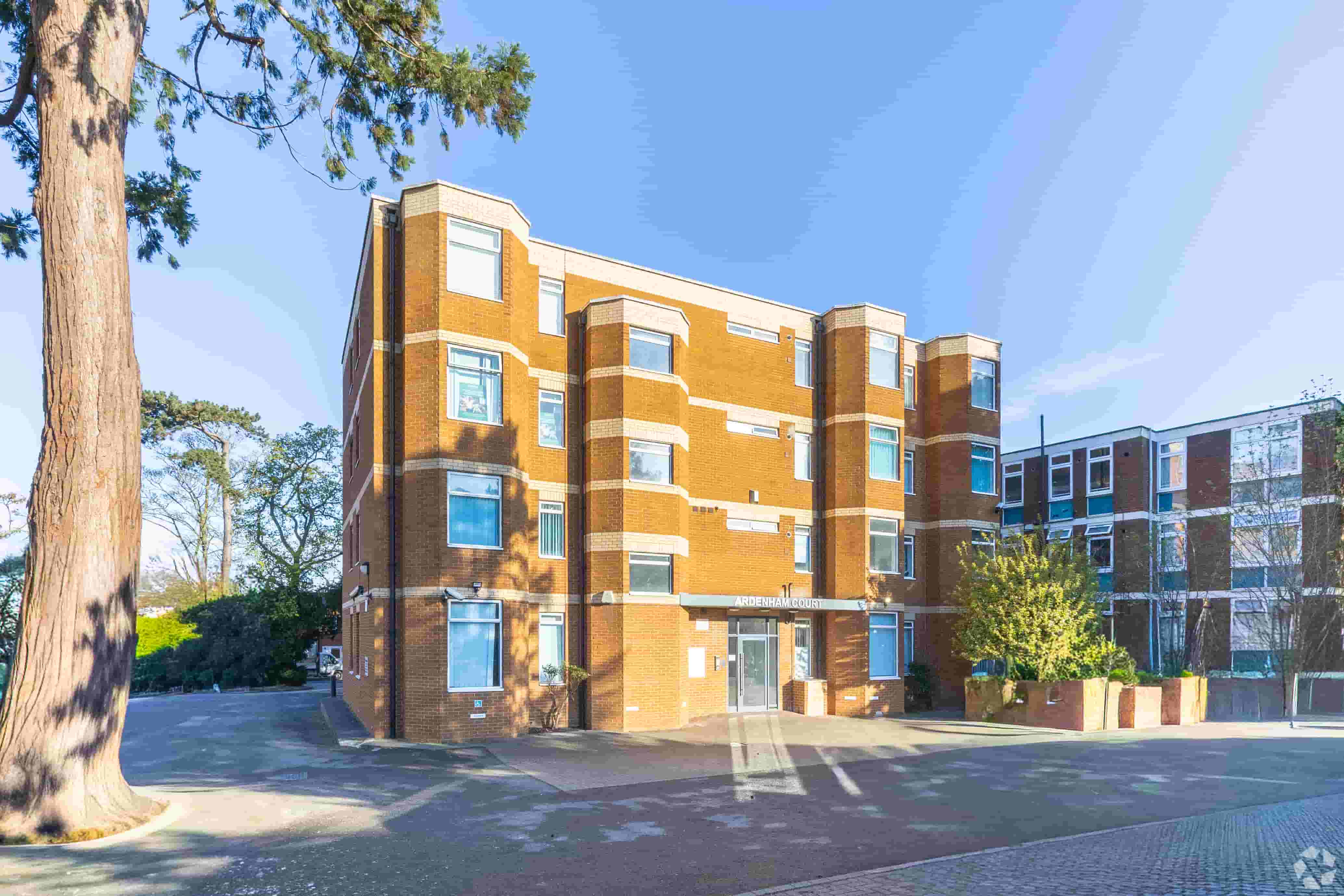 Oxford Rd - Ardenham Court - Office, Aylesbury, Buckinghamshire HP19 8HT