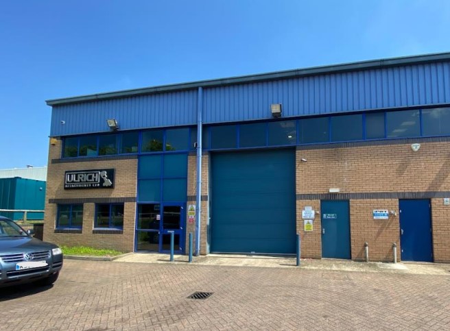 Quilters Way - Warehouse, Triangle Business Park, Stoke Mandeville, Buckinghamshire HP22 5BL