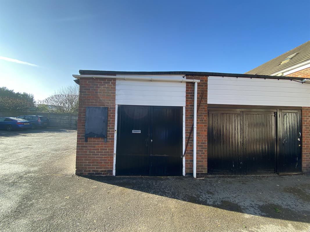 Swains Ln – Swains House, Flackwell Heath, Buckinghamshire HP10 9BN