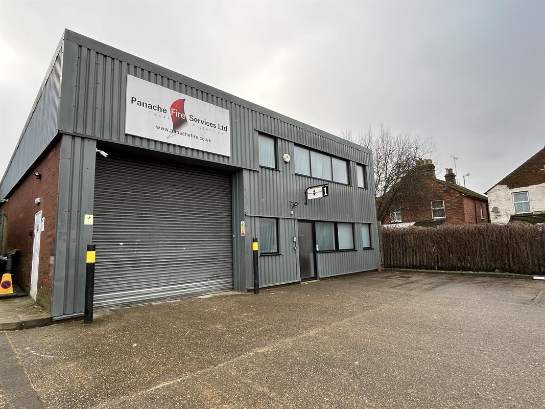 West End Street – Wycombe Industrial Mall, High Wycombe HP11 2QY