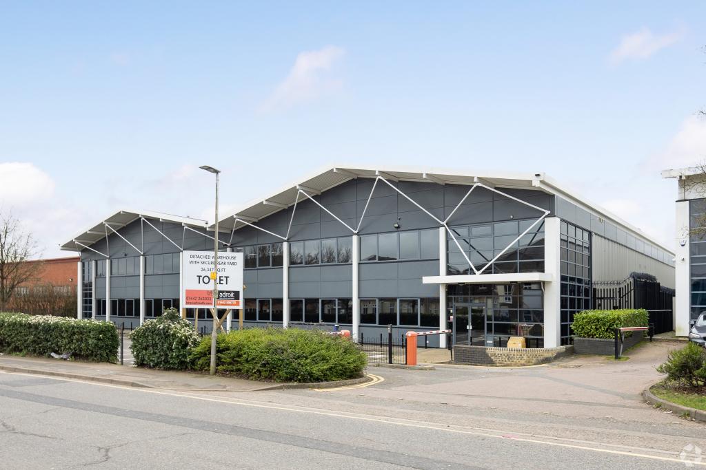 Boundary Way – Centro Industrial Estate - Warehouse, Hemel Hempstead, Hertfordshire HP2 7SU