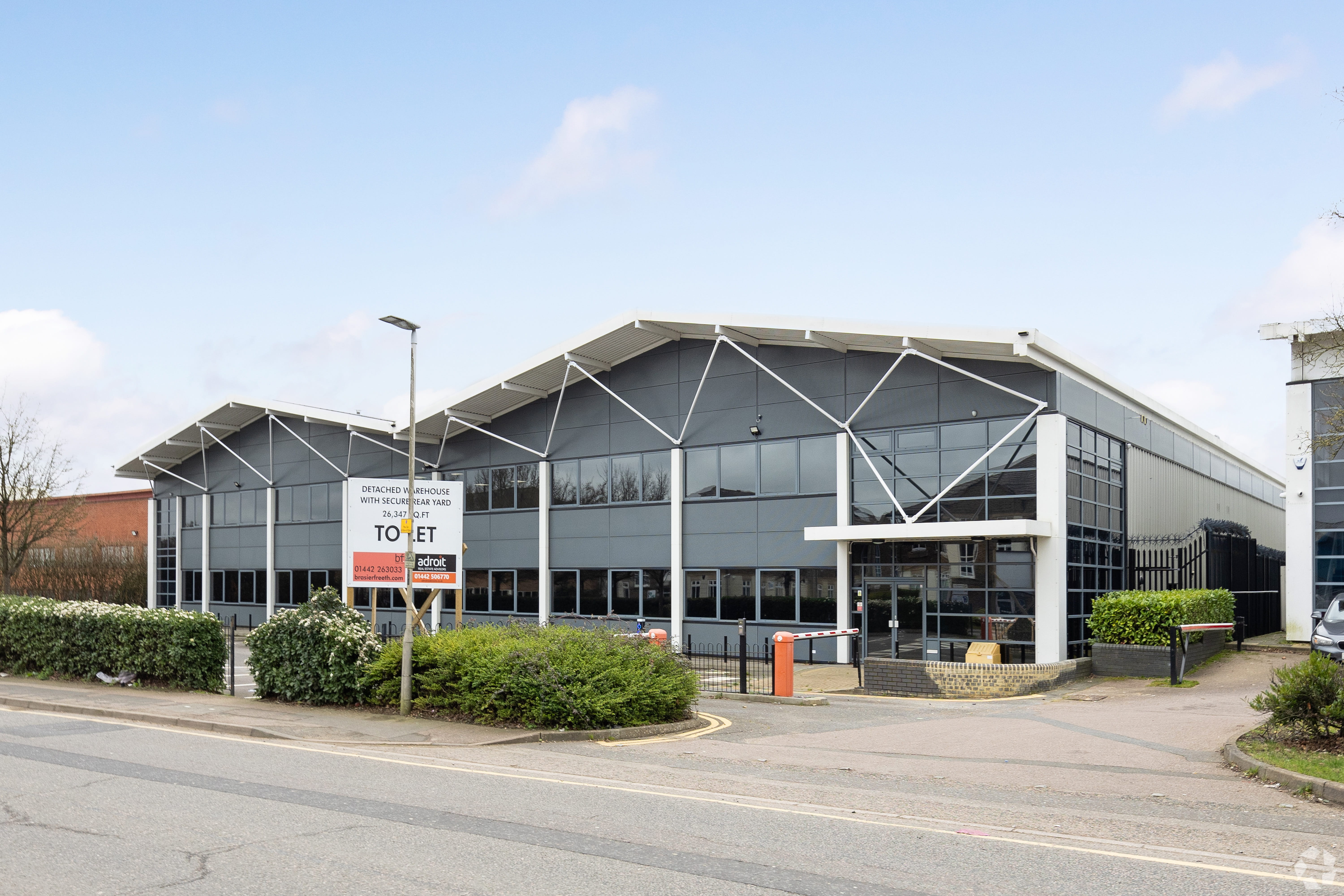 Boundary Way – Centro Industrial Estate - Warehouse, Hemel Hempstead, Hertfordshire HP2 7SU