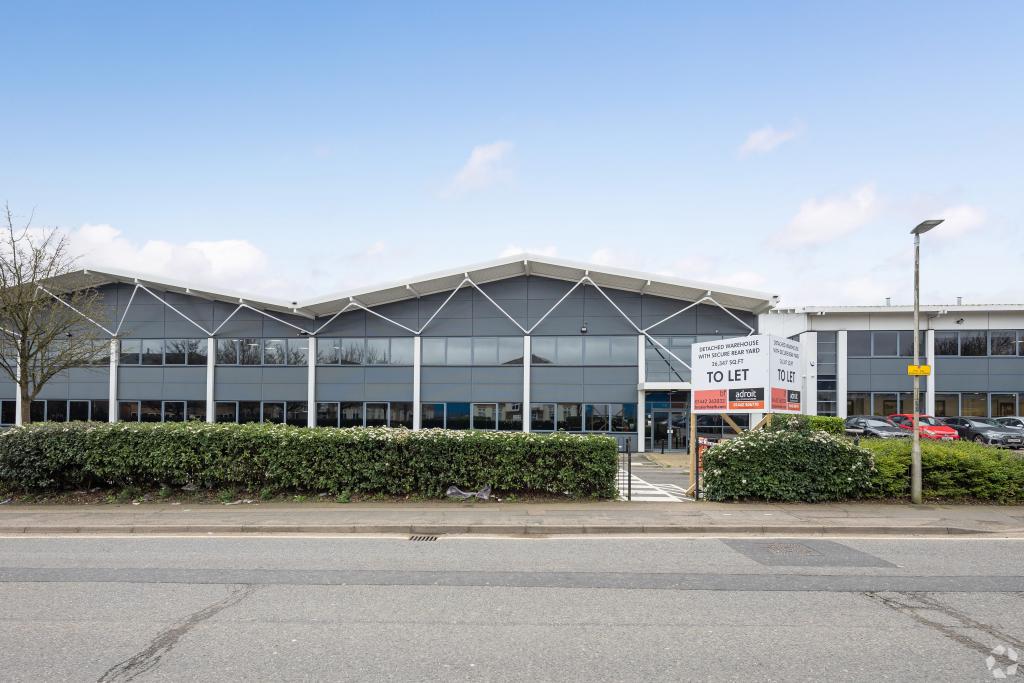 Boundary Way – Centro Industrial Estate - Warehouse, Hemel Hempstead, Hertfordshire HP2 7SU