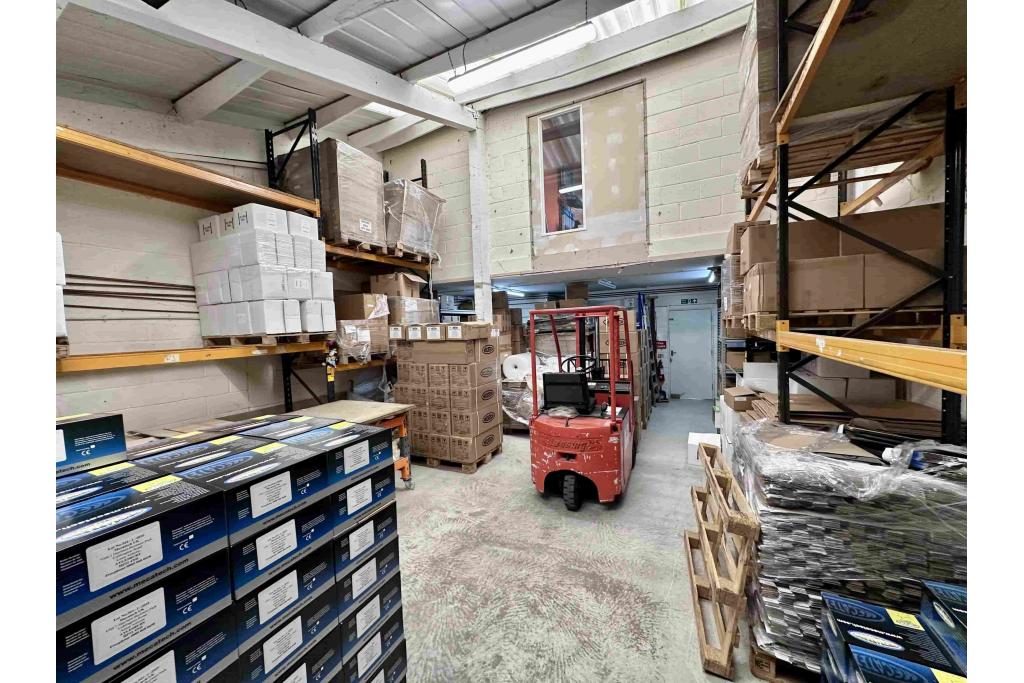 5 Cublington Rd - Light Industrial Unit, Aston Abbotts, Buckinghamshire HP22 4ND