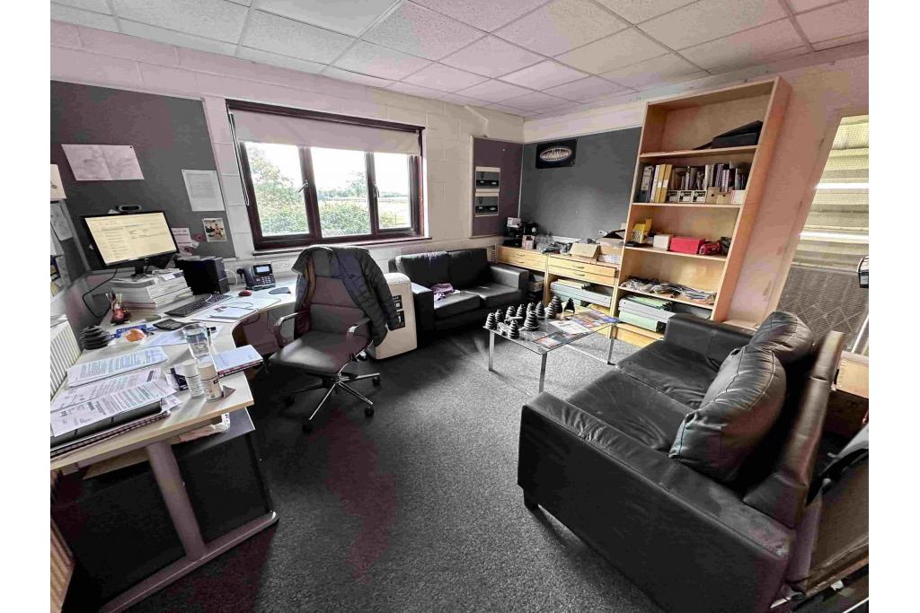 5 Cublington Rd - Light Industrial Unit, Aston Abbotts, Buckinghamshire HP22 4ND