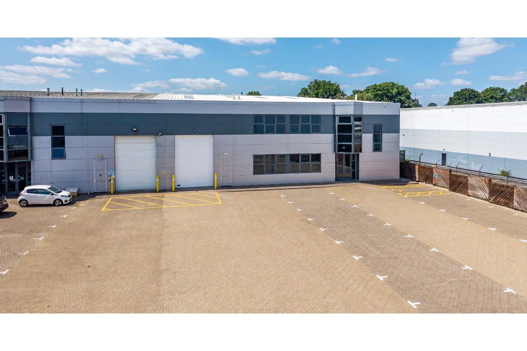 Eaton Rd - Chevron - Warehouse, Hemel Hempstead, Hertfordshire HP2 7RB