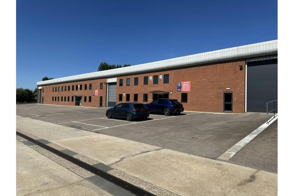 Hikers Way - Warehouse, Crendon Industrial Park, Long Crendon, Buckinghamshire HP18 9RW