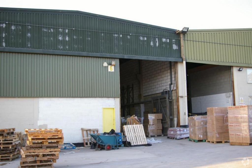 Hikers Way - Warehouse, Crendon Industrial Park, Long Crendon, Buckinghamshire HP18 9RW
