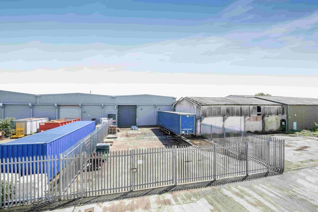 Hikers Way - Warehouse, Crendon Industrial Park, Long Crendon, Buckinghamshire HP18 9RW