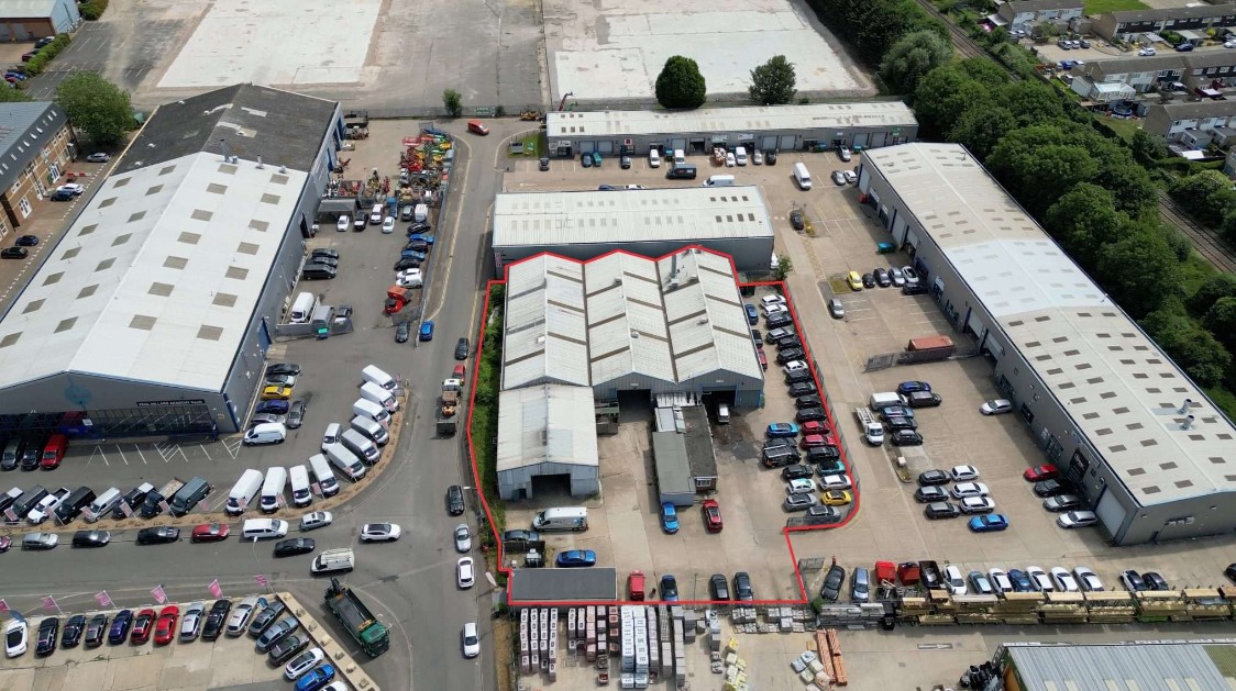 19–21 March Pl - Gatehouse Way, Warehouse, Aylesbury, Buckinghamshire HP19 8UG
