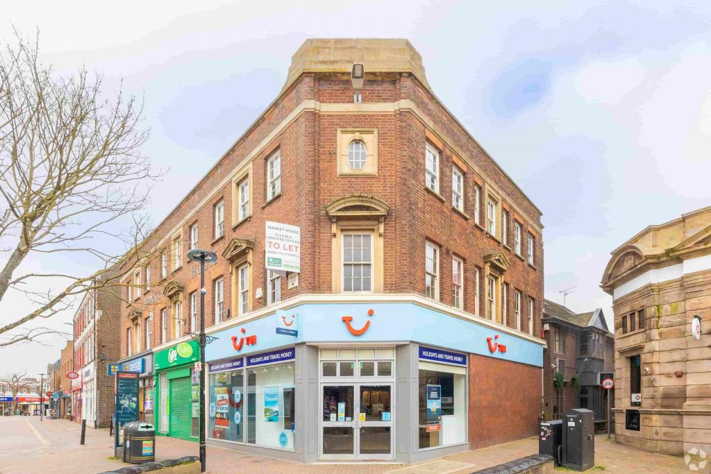 Market Sq - Market House, Shopfront Retail/Office, Aylesbury, Buckinghamshire HP20 1TN