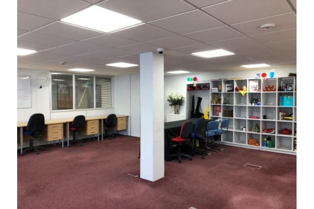 Northbridge Rd – R And R House - Light Manufacturing, Berkhamsted, Hertfordshire HP4 1EH