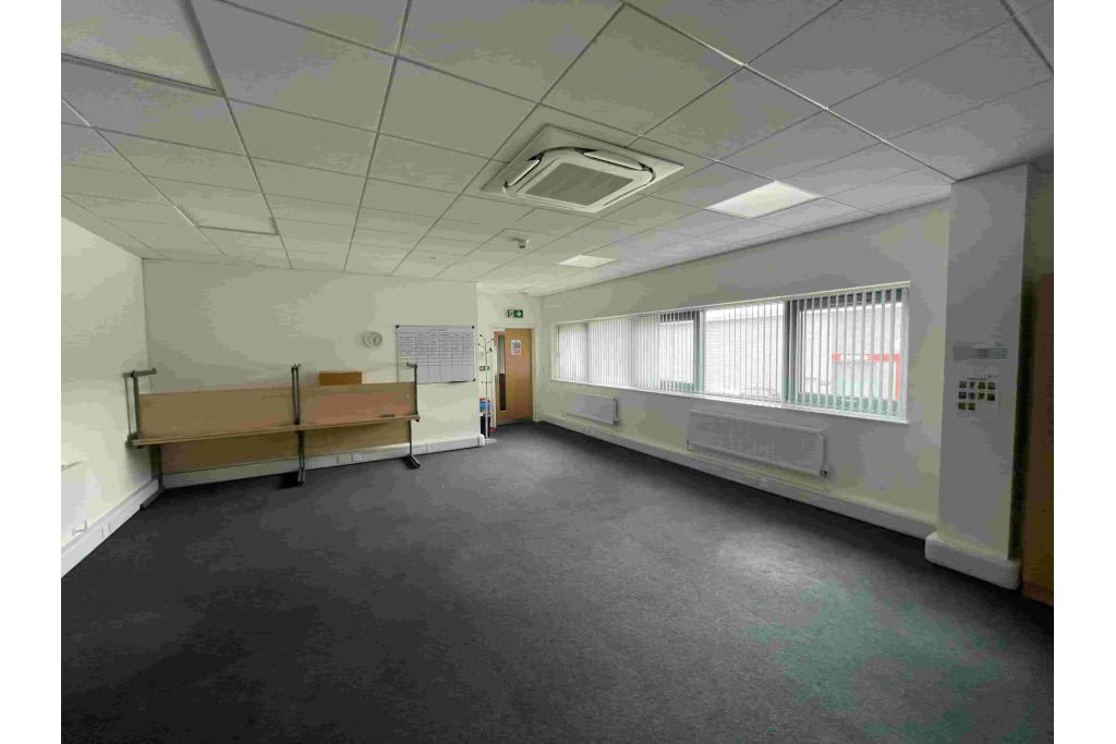 Pegasus Way – Haddenham Business Park, Warehouse, Haddenham, Buckinghamshire HP17 8LB