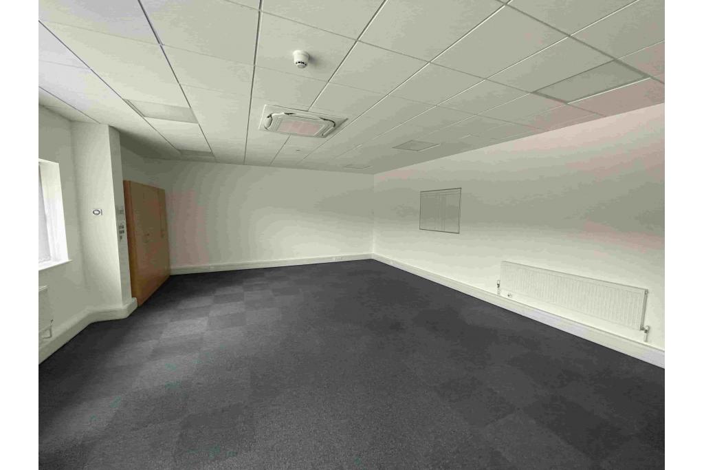 Pegasus Way – Haddenham Business Park, Warehouse, Haddenham, Buckinghamshire HP17 8LB