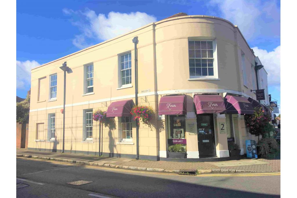 2–4 Market Sq – Shopfront Retail/Office, Old Amersham, Amersham, Buckinghamshire HP7 0DQ
