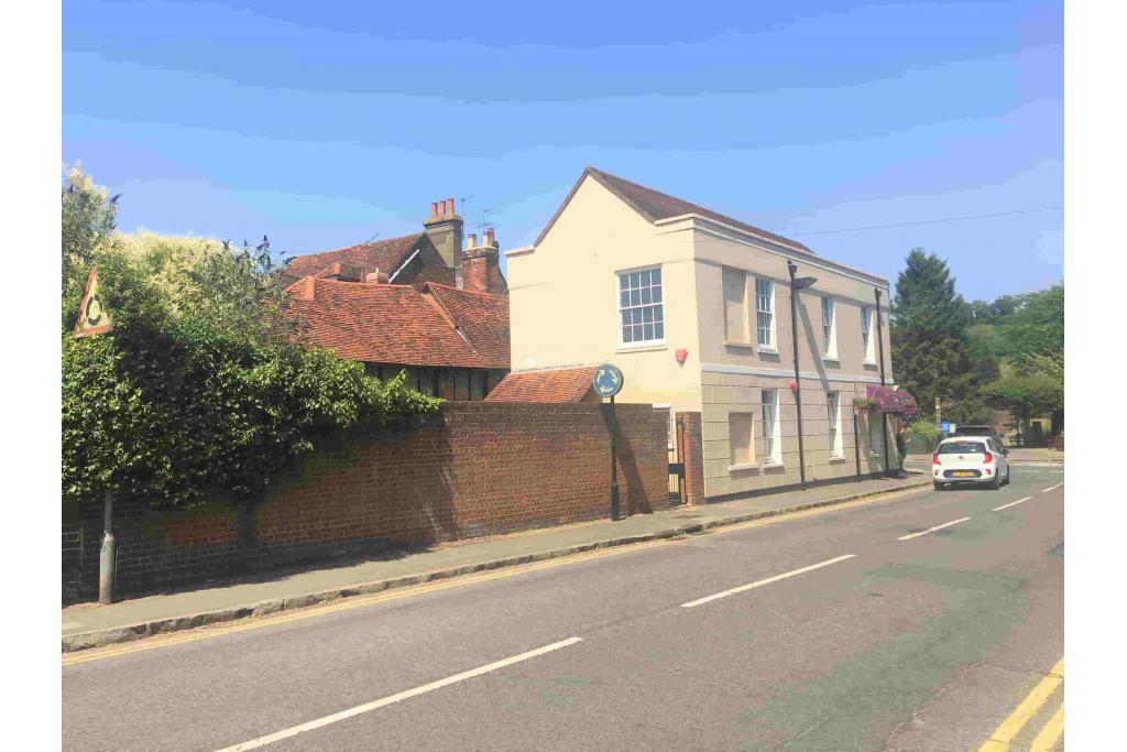 2–4 Market Sq – Shopfront Retail/Office, Old Amersham, Amersham, Buckinghamshire HP7 0DQ