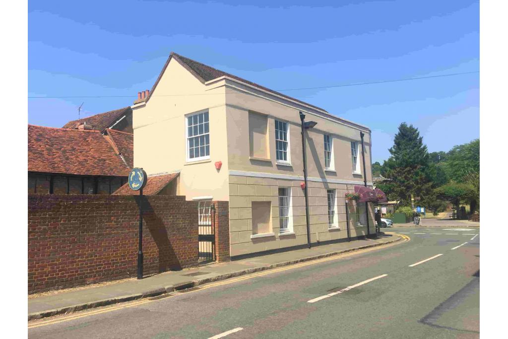 2–4 Market Sq – Shopfront Retail/Office, Old Amersham, Amersham, Buckinghamshire HP7 0DQ