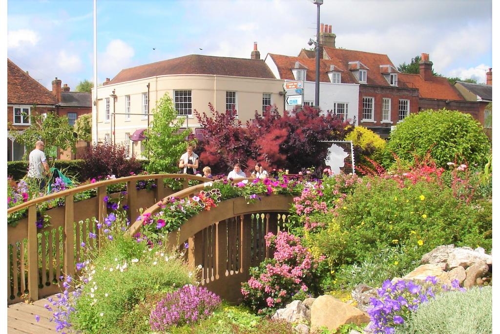 2–4 Market Sq – Shopfront Retail/Office, Old Amersham, Amersham, Buckinghamshire HP7 0DQ