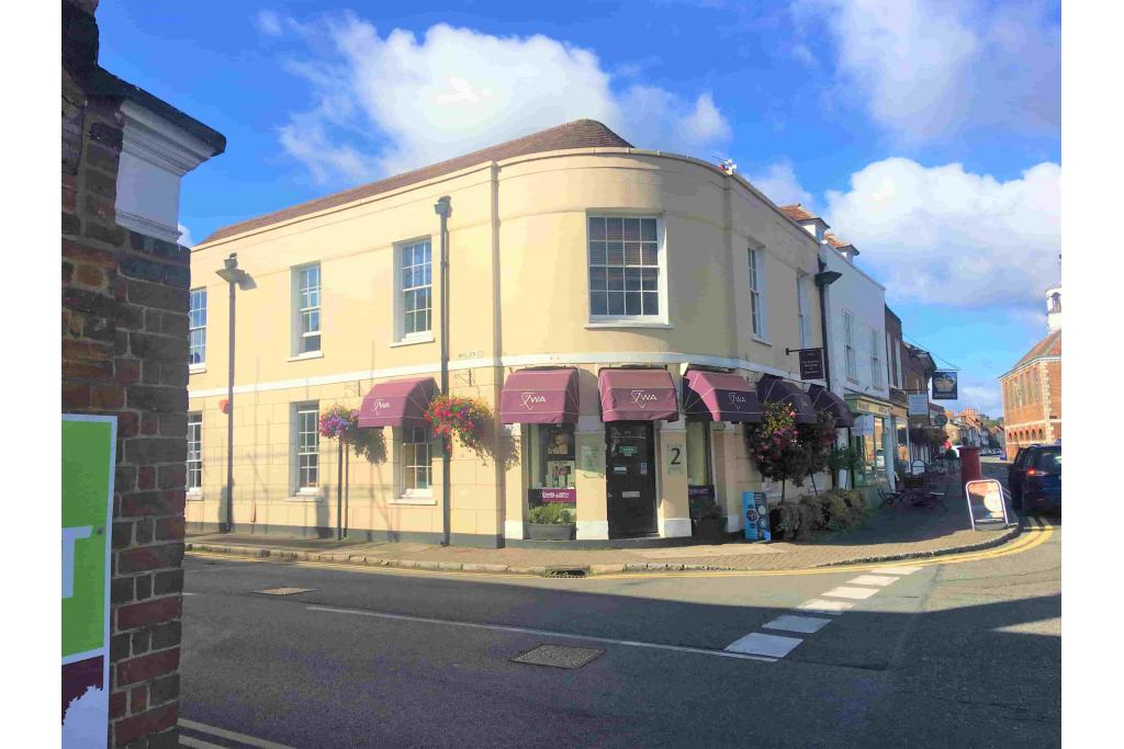 2–4 Market Sq – Shopfront Retail/Office, Old Amersham, Amersham, Buckinghamshire HP7 0DQ