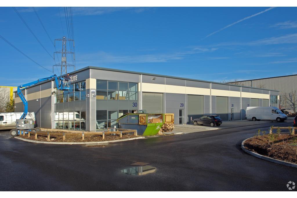 Smeaton Clos – Anglo Business Park, Warehouse Unit, Aylesbury, Buckinghamshire HP19 8UP