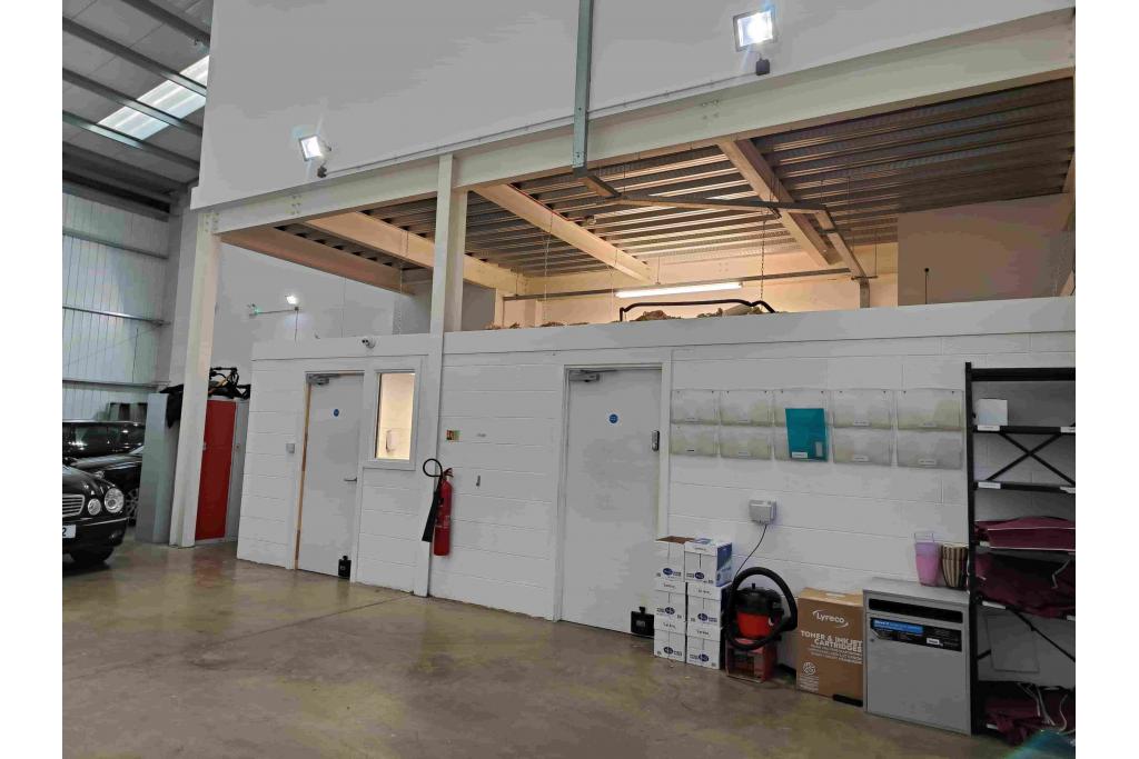 Swallowdale Ln – McDonald Business Park, Warehouse, Hemel Hempstead, Hertfordshire HP2 7EB