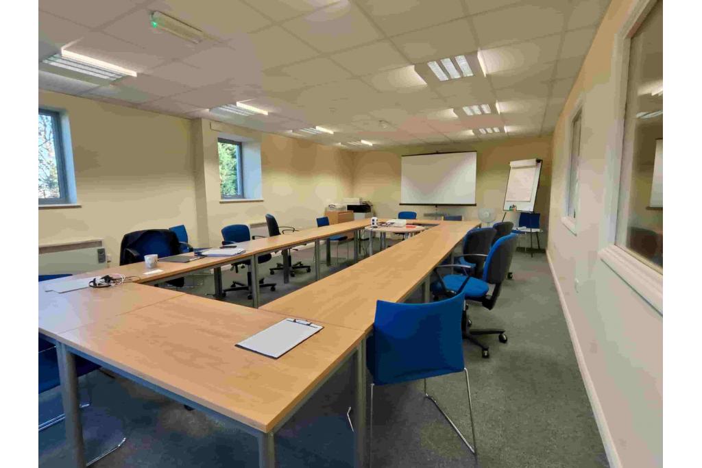 Swallowdale Ln – McDonald Business Park, Warehouse, Hemel Hempstead, Hertfordshire HP2 7EB