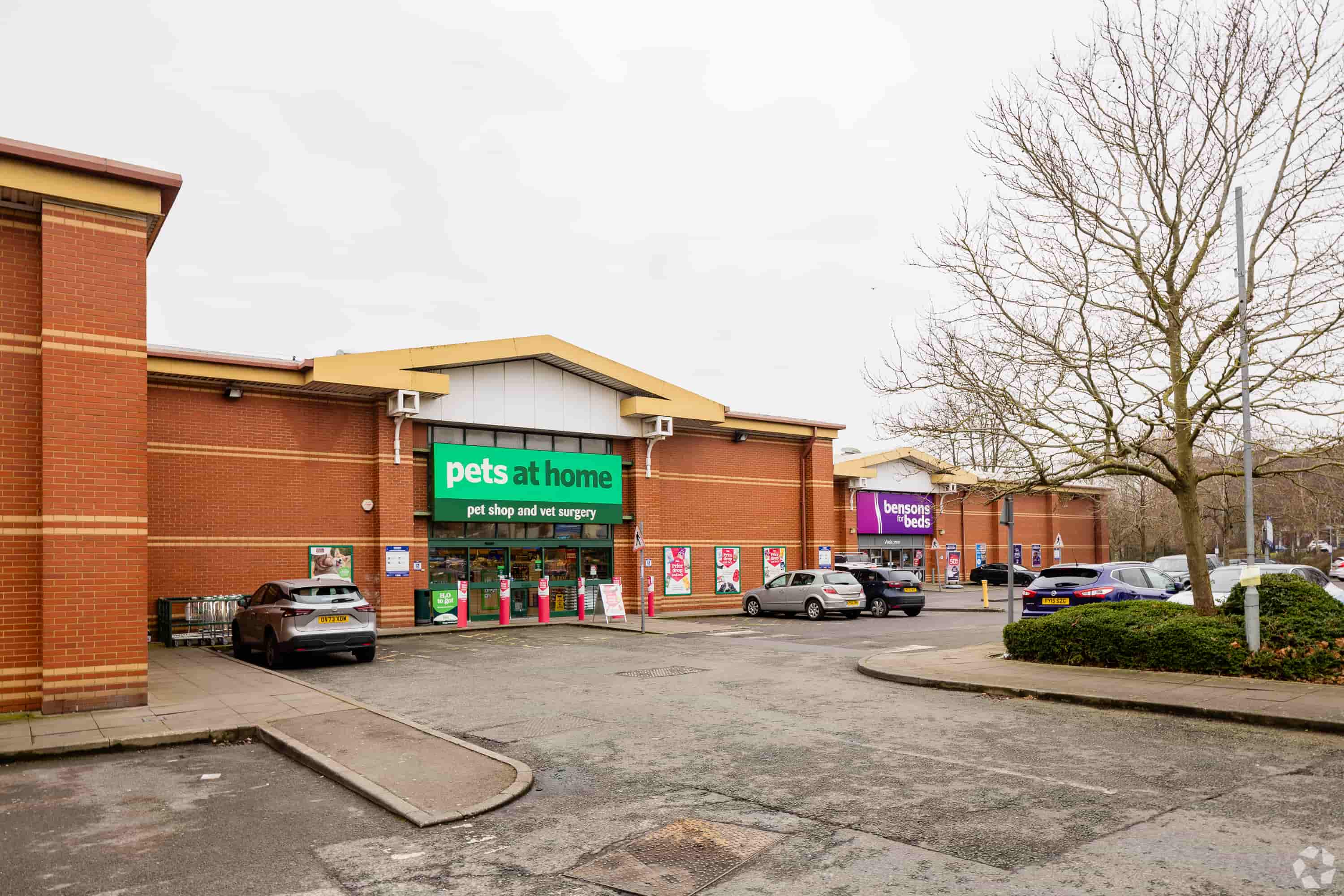 Vale Park Dr – 1–5 Vale Retail Park, Shopfront Retail, Aylesbury, Buckinghamshire HP20 1DH
