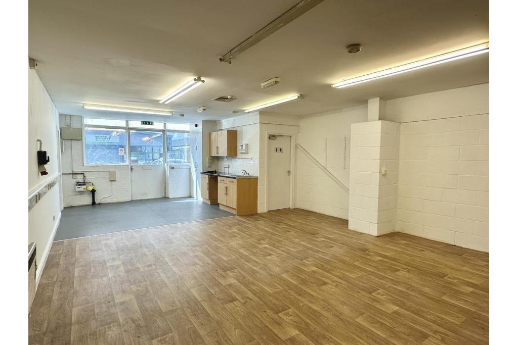 Babbage Road – Hyatt Trading Estate, Warehouse Unit, Stevenage, Hertfordshire SG1 2EQ