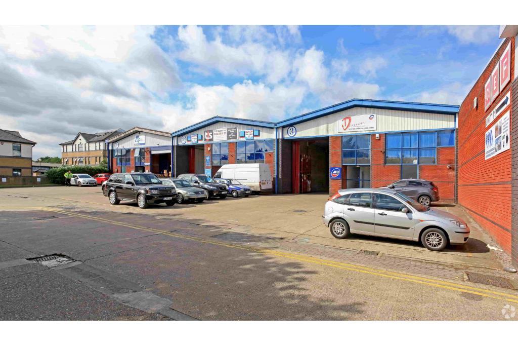 Babbage Road – Hyatt Trading Estate, Warehouse Unit, Stevenage, Hertfordshire SG1 2EQ