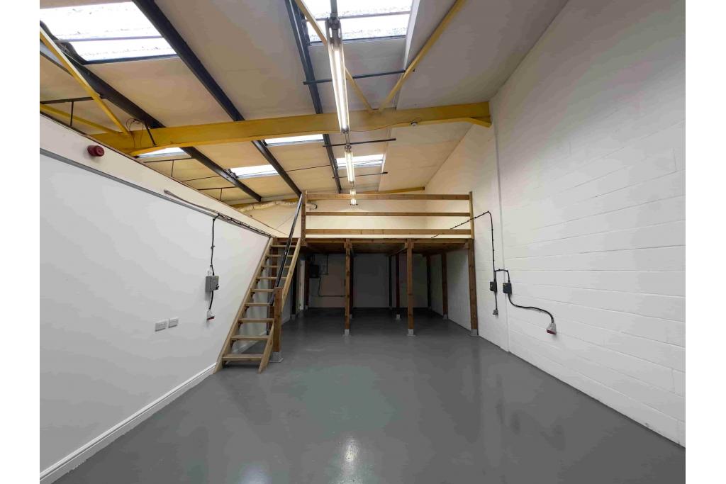 Babbage Road – Hyatt Trading Estate, Warehouse Unit, Stevenage, Hertfordshire SG1 2EQ