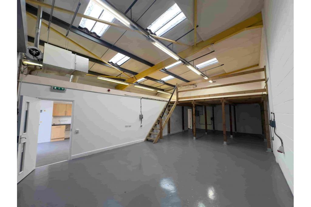 Babbage Road – Hyatt Trading Estate, Warehouse Unit, Stevenage, Hertfordshire SG1 2EQ