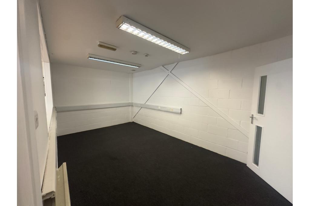 Babbage Road – Hyatt Trading Estate, Warehouse Unit, Stevenage, Hertfordshire SG1 2EQ