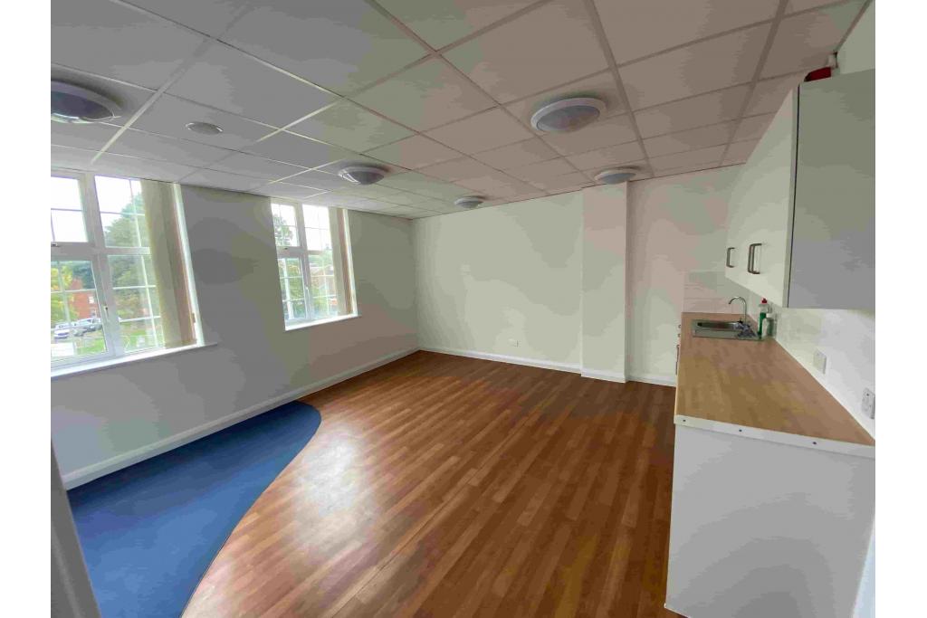 25 High Street Bank Building – Bank / Retail Unit, North Hertfordshire Submarket, Hitchin