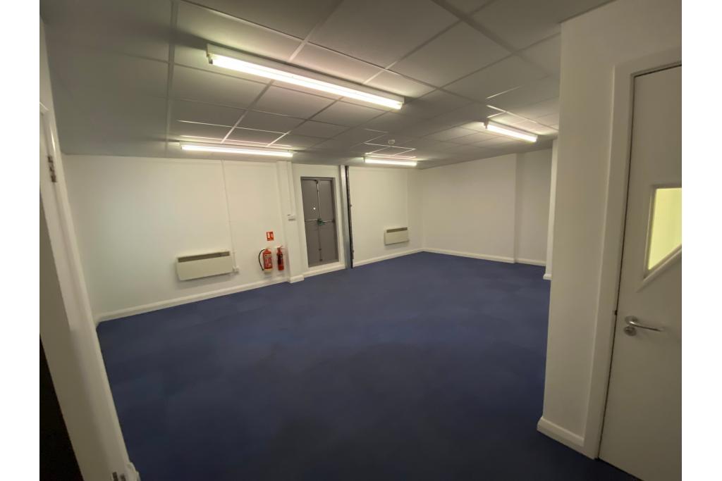 25 High Street Bank Building – Bank / Retail Unit, North Hertfordshire Submarket, Hitchin