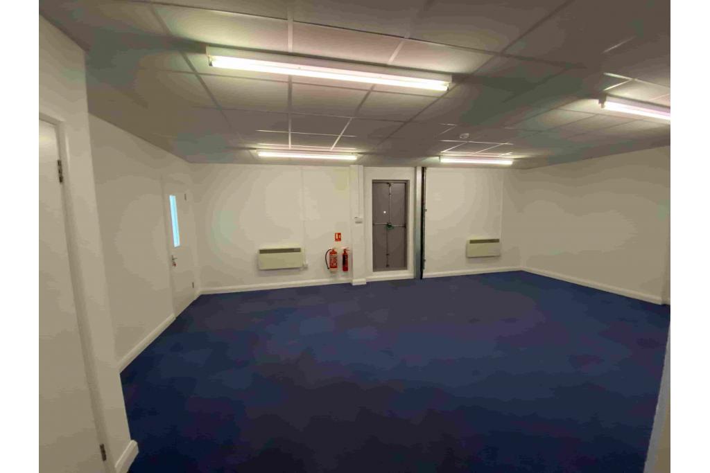 25 High Street Bank Building – Bank / Retail Unit, North Hertfordshire Submarket, Hitchin