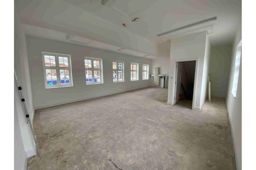 25 High Street Bank Building – Bank / Retail Unit, North Hertfordshire Submarket, Hitchin