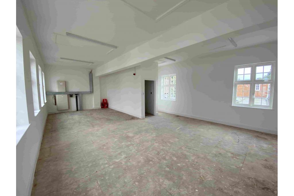 25 High Street Bank Building – Bank / Retail Unit, North Hertfordshire Submarket, Hitchin