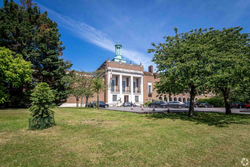 County Hall, Pegs Ln, Office, Hertford, Hertfordshire SG13 8DN, United Kingdom