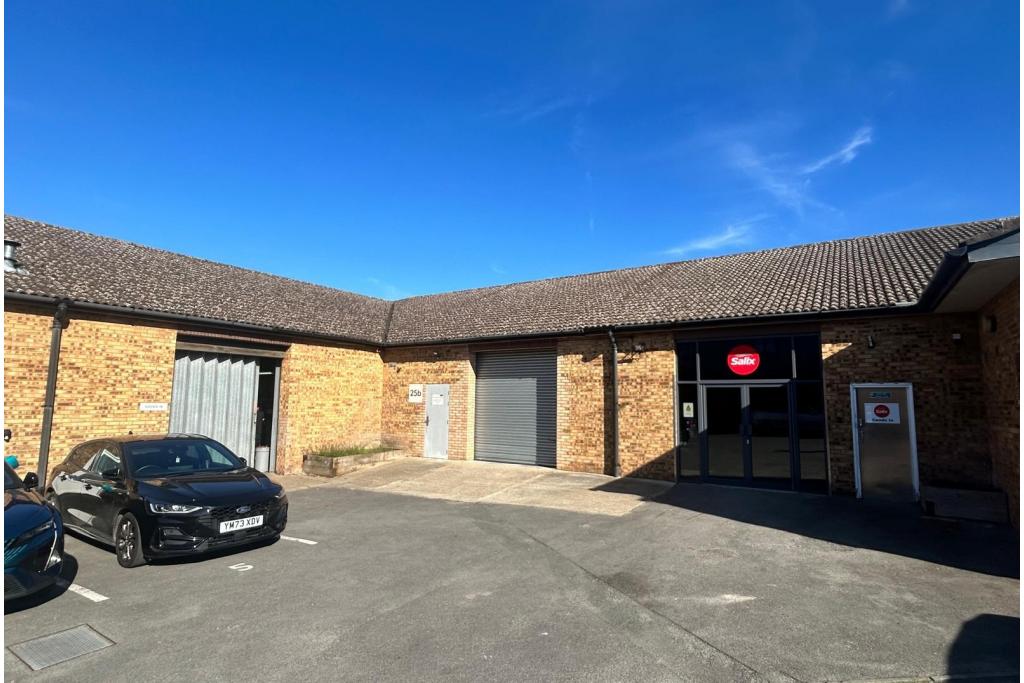 25 Knowl Piece - Office Space for Lease, Hitchin, Hertfordshire SG4 0TY