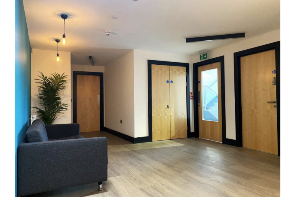 115 London Road - Shopfront Retail and Office Unit for Lease, Knebworth, Hertfordshire
