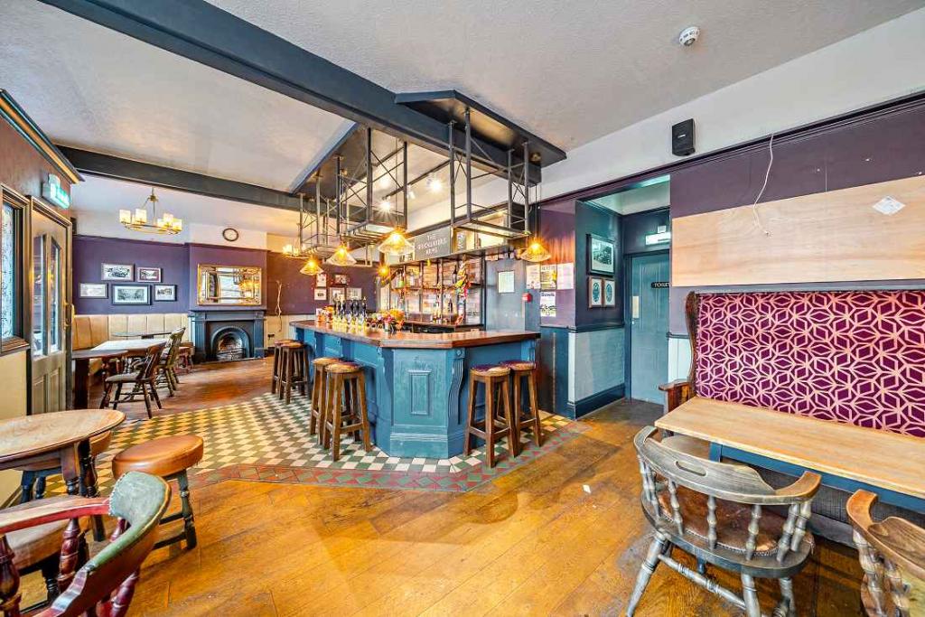 28-29 Queen Street - Bricklayers Arms, Bar/Nightclub, Hitchin, Hertfordshire