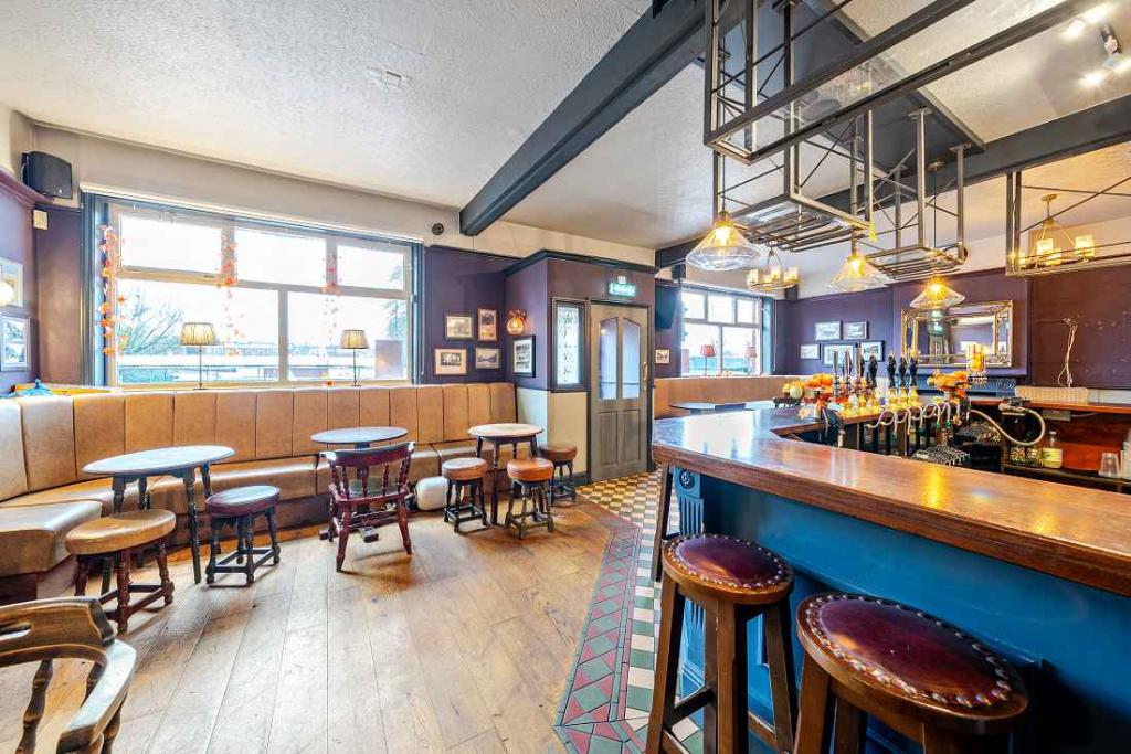 28-29 Queen Street - Bricklayers Arms, Bar/Nightclub, Hitchin, Hertfordshire