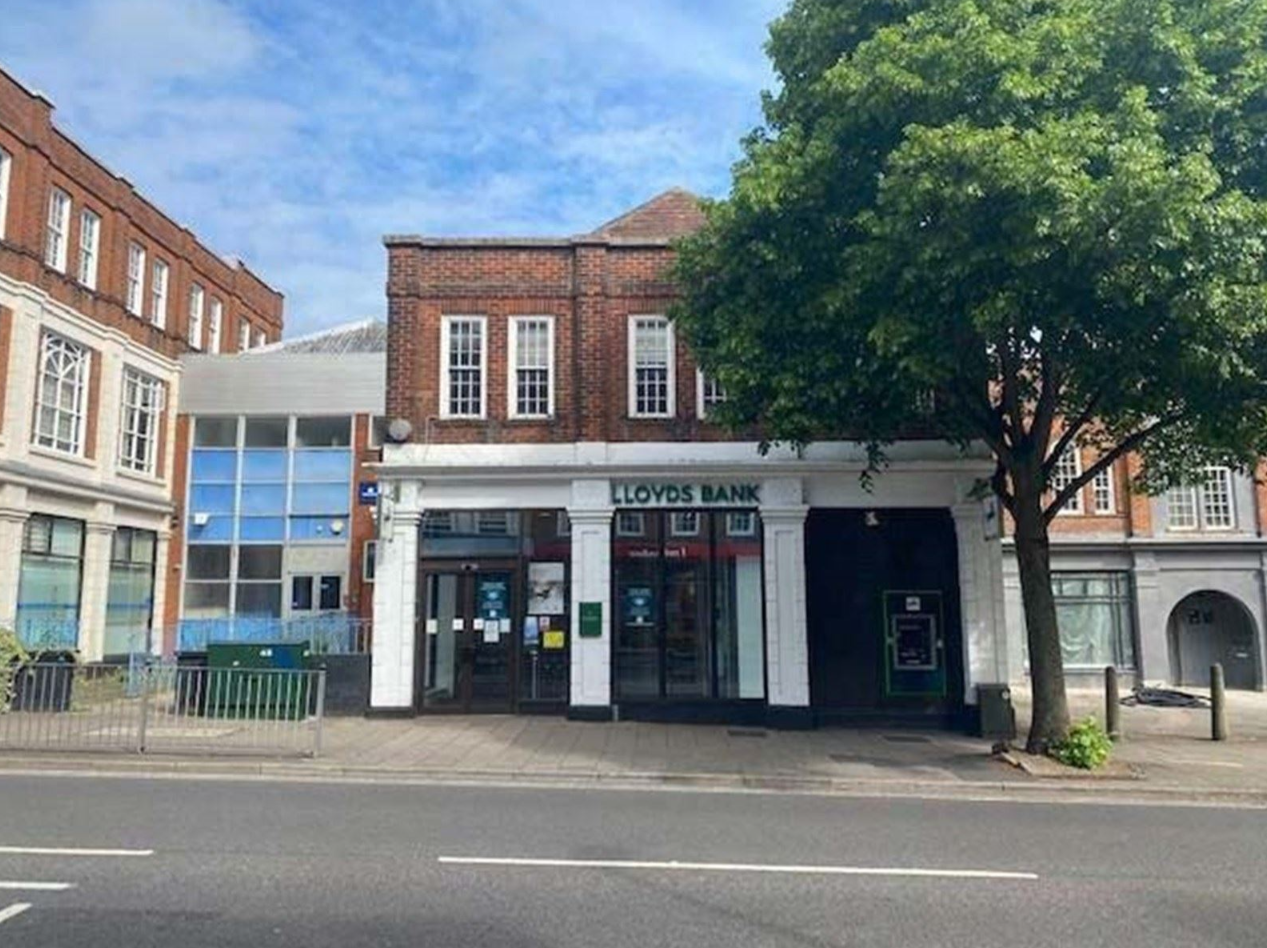 4 Station Road - Retail Bank Unit, Letchworth Garden City, Hertfordshire SG6 3AU
