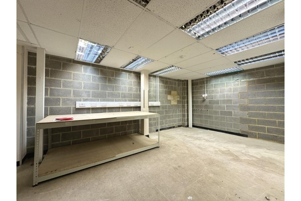 67 Wilbury Way - Warehouse, Hitchin, Hertfordshire SG4 0TY