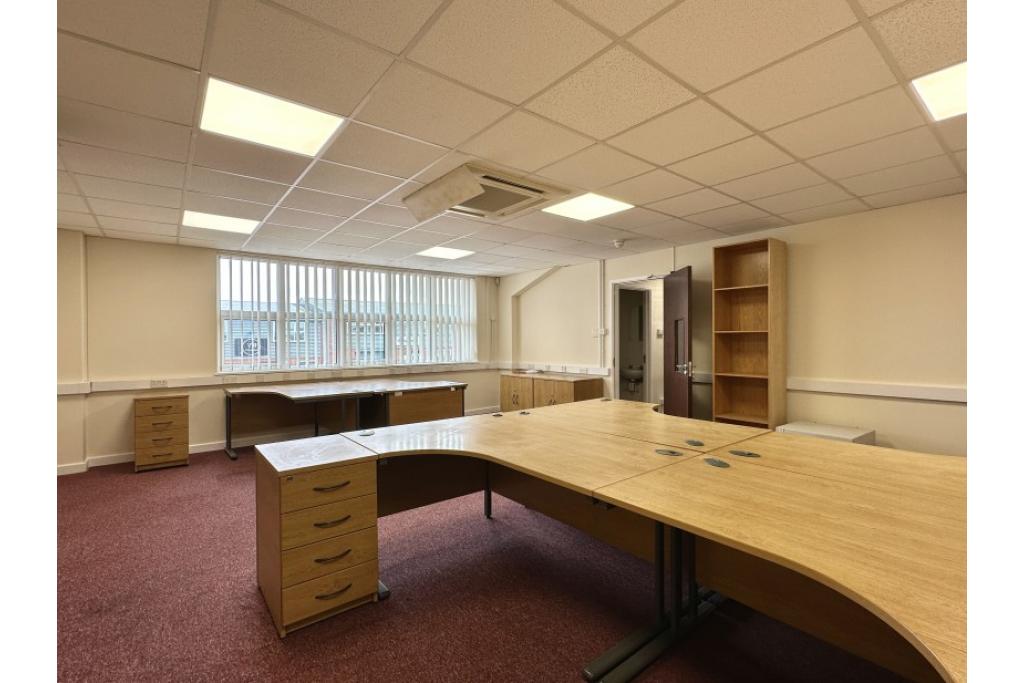 67 Wilbury Way - Warehouse, Hitchin, Hertfordshire SG4 0TY