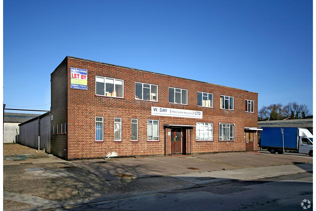 Caxton Hl - Hertford Logistics Hub Unit 5 - Industrial Service Space for Lease, Hertford