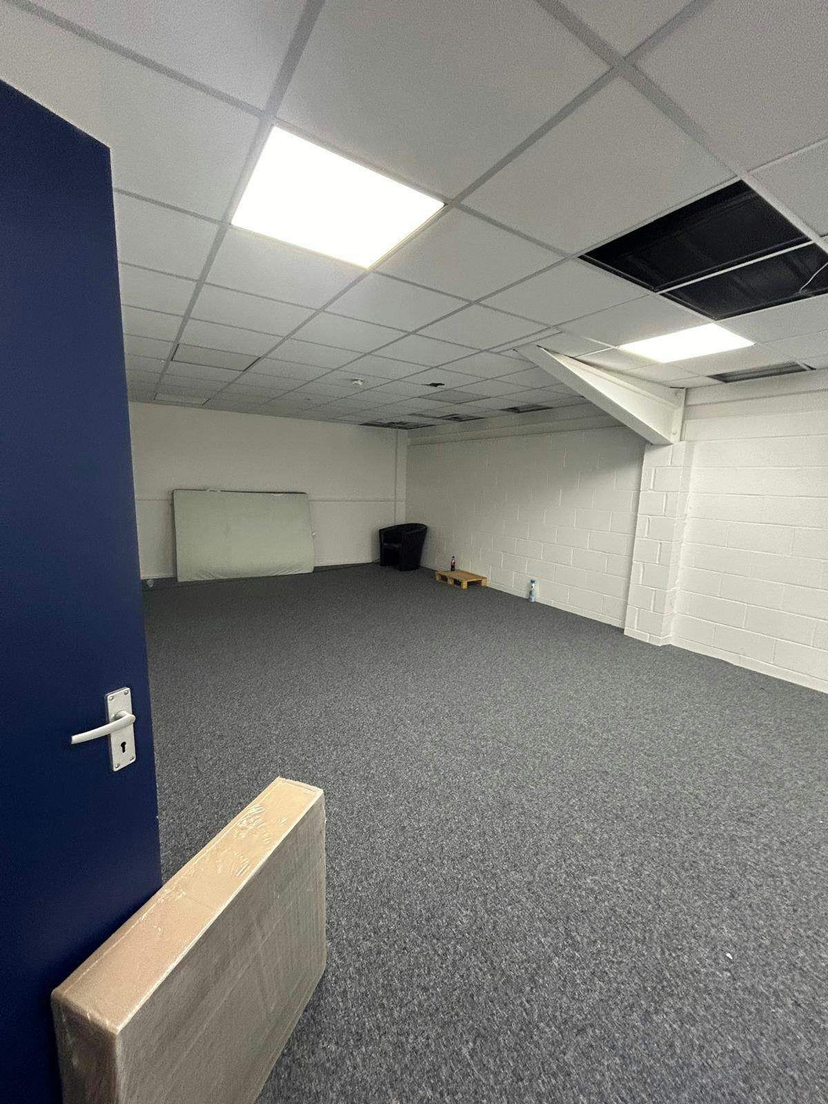 Henley Rd - Standard Industrial Estate Warehouse Space for Rent, London E16 2ES