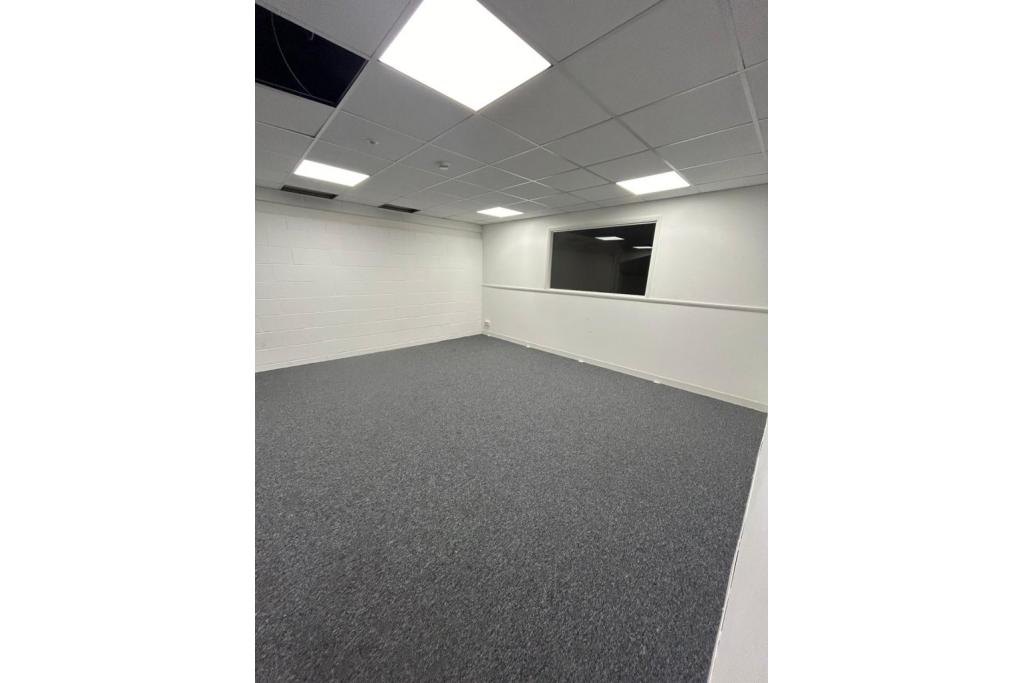 Henley Rd - Standard Industrial Estate Warehouse Space for Rent, London E16 2ES