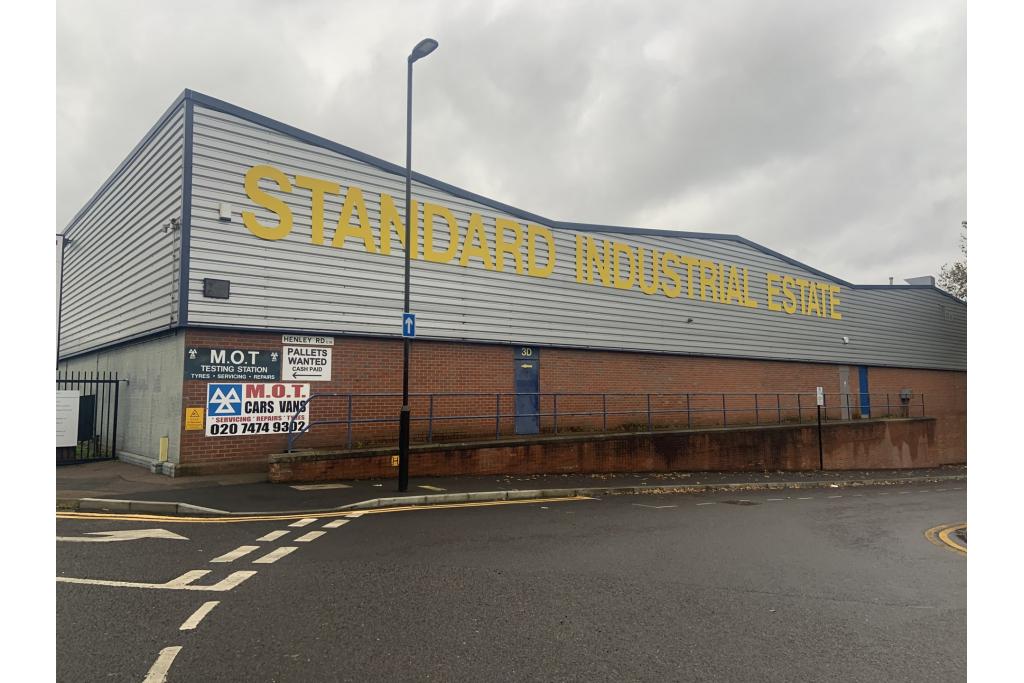 Henley Rd - Standard Industrial Estate Warehouse Space for Rent, London E16 2ES