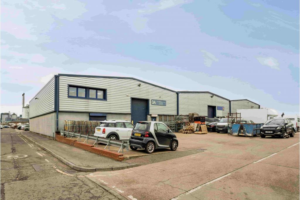 Henley Rd - Standard Industrial Estate Warehouse Space for Rent, London E16 2ES